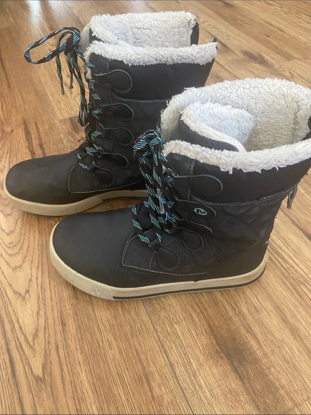 Merrell Women's Black Winter Lace-Up Boots with Sherpa Lining